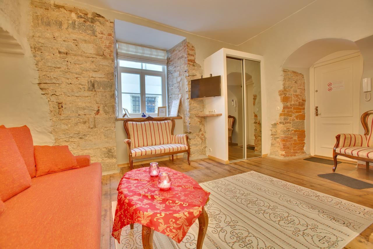 Daily Apartments - Old Town Romantic Apartment 탈린 외부 사진