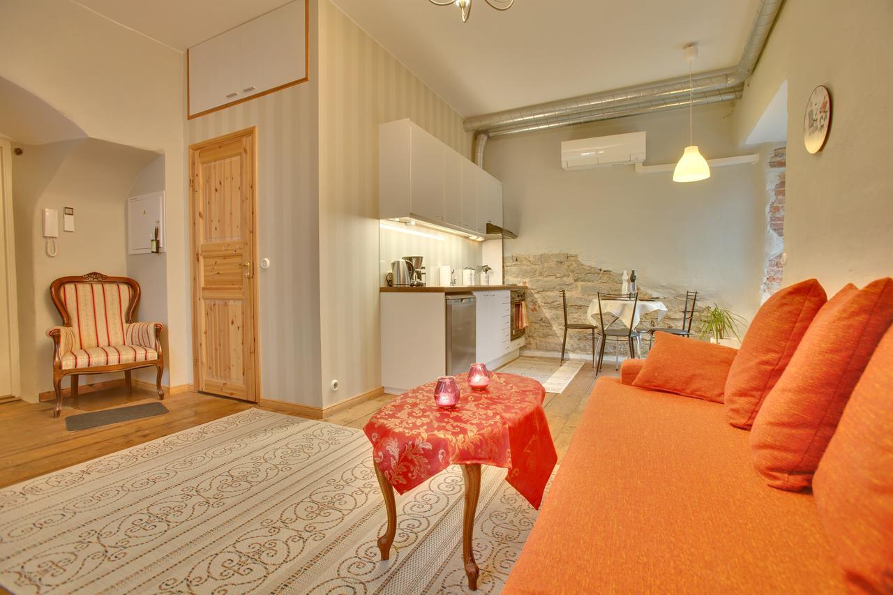 Daily Apartments - Old Town Romantic Apartment 탈린 외부 사진